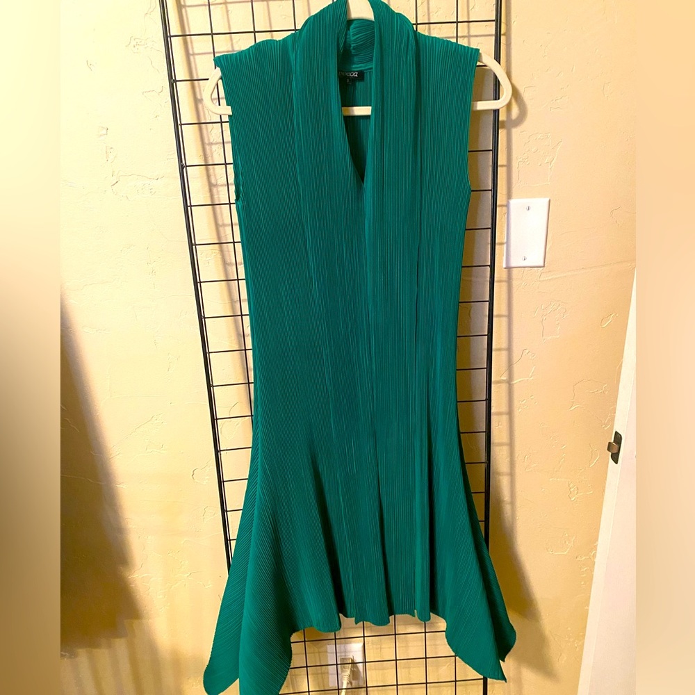 Be the talk before the party in this beautiful dimensional dress